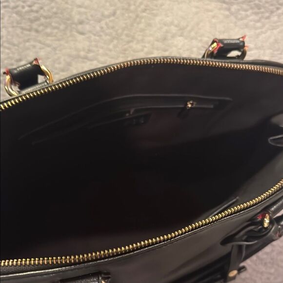 Express Elegant Black Leather Handbag - Picture 6 of 9